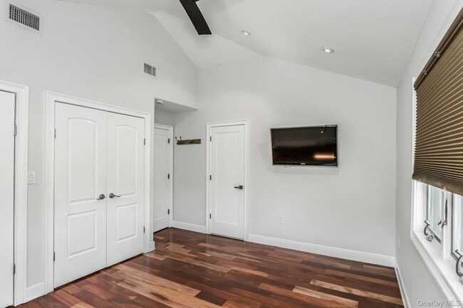 Building Photo - 956 Plum Tree Rd W