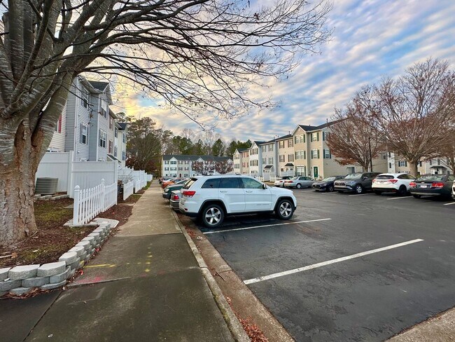 Building Photo - End-Unit 3BR Townhome Minutes to NCSU, Downtown & Crossroads