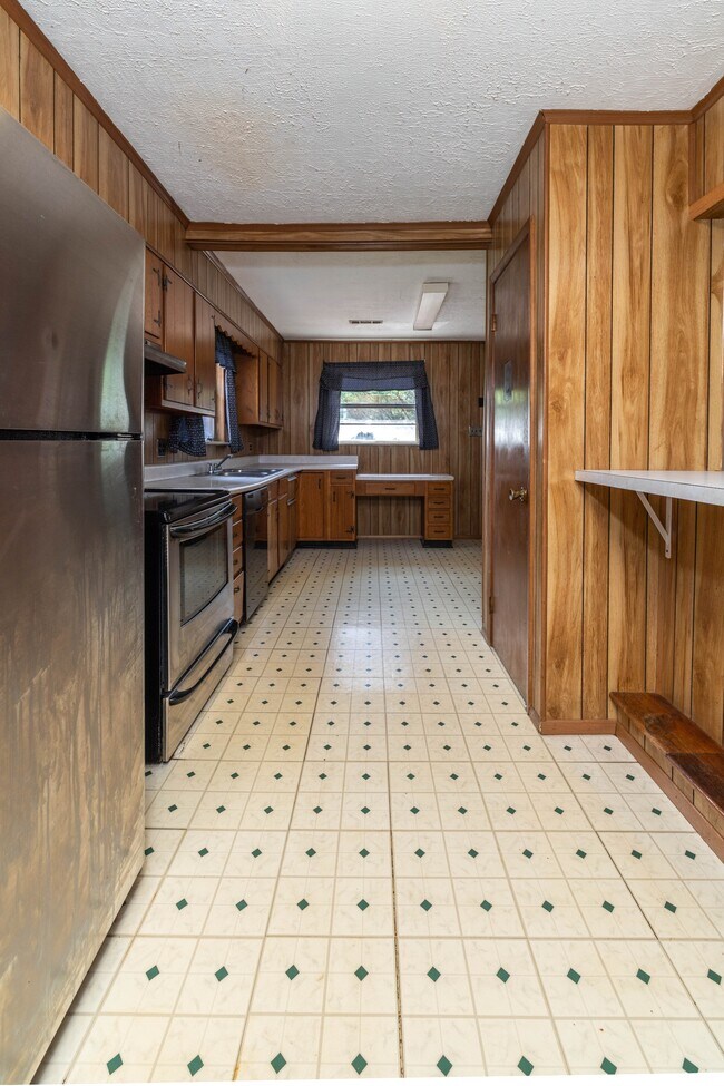 Building Photo - 102 Eastwood Dr
