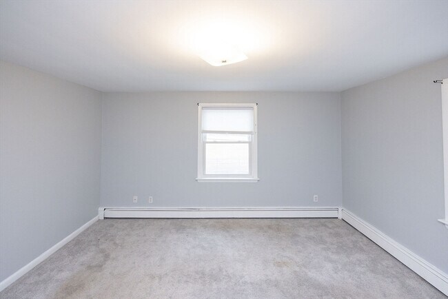 Building Photo - 48 Ray St