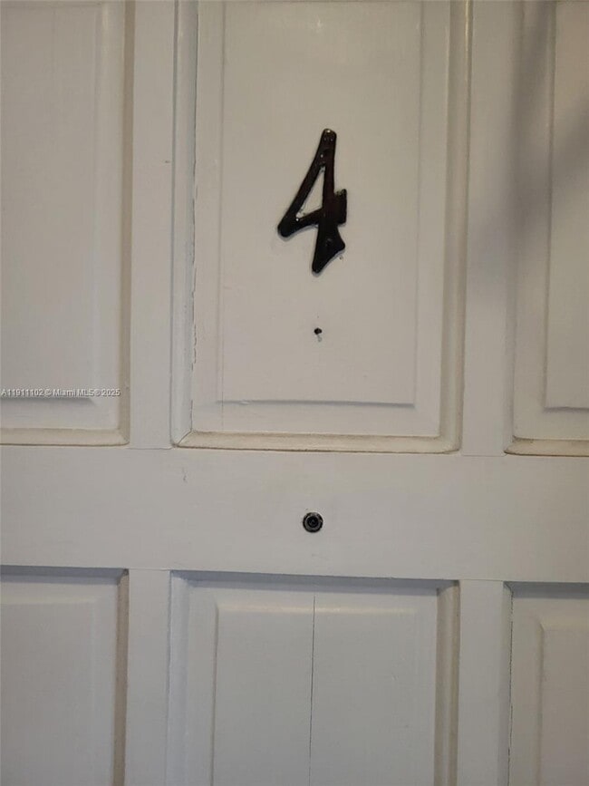 Building Photo - 215 Sidonia Ave