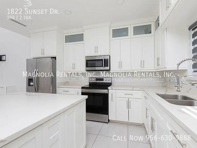 Building Photo - 1822 Sunset Dr