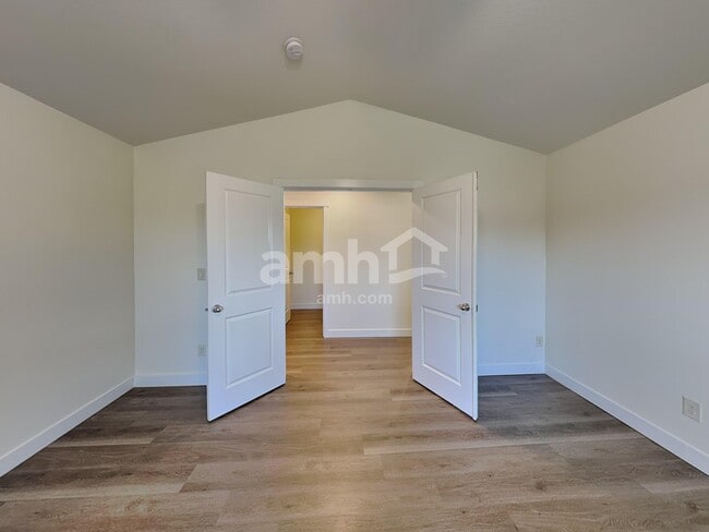 Building Photo - 524 N Horns Corner Dr
