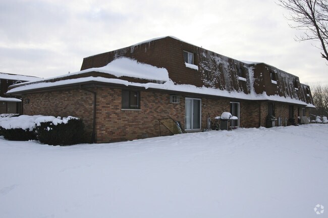 Building Photo - 1905 Stonebridge Dr