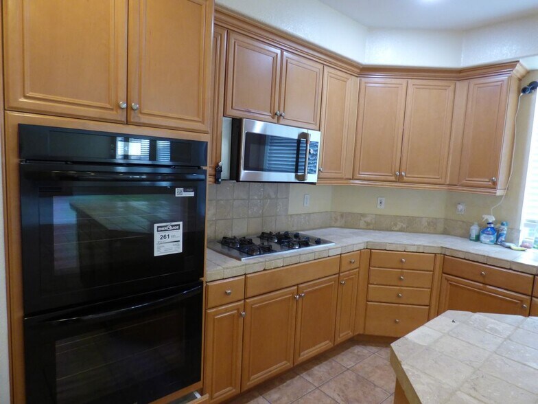 Building Photo - 7238 San Carmela Ct