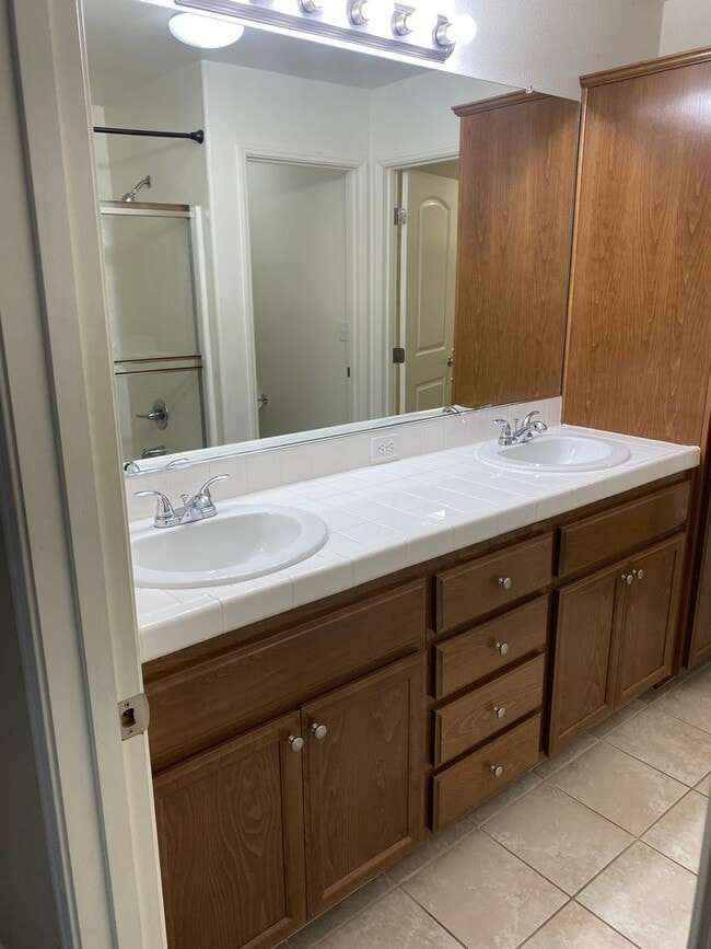 Building Photo - Tulare