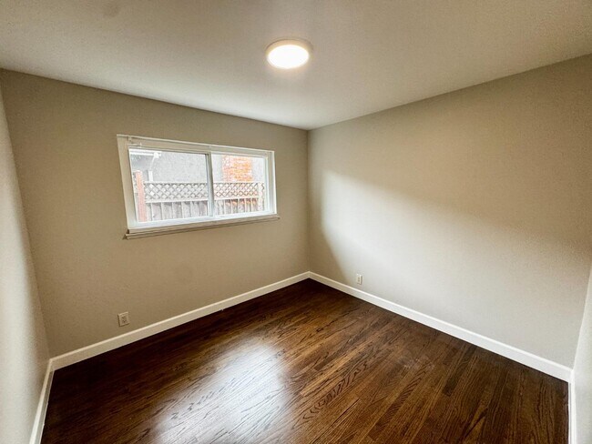 Building Photo - 1405 Antonio Ln