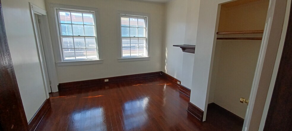 Building Photo - 262 Bond St