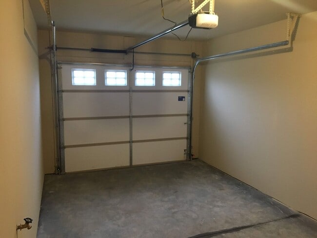 Building Photo - Beautiful 3 Bedroom Townhome in Mt. Joy