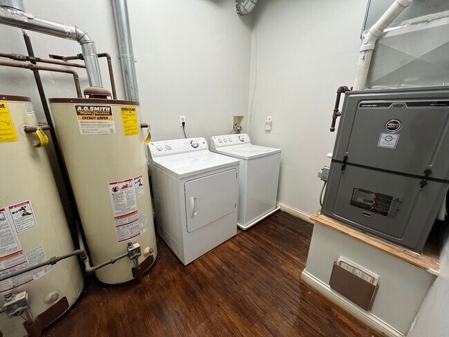 Laundry room - 506 W Sheridan Ave