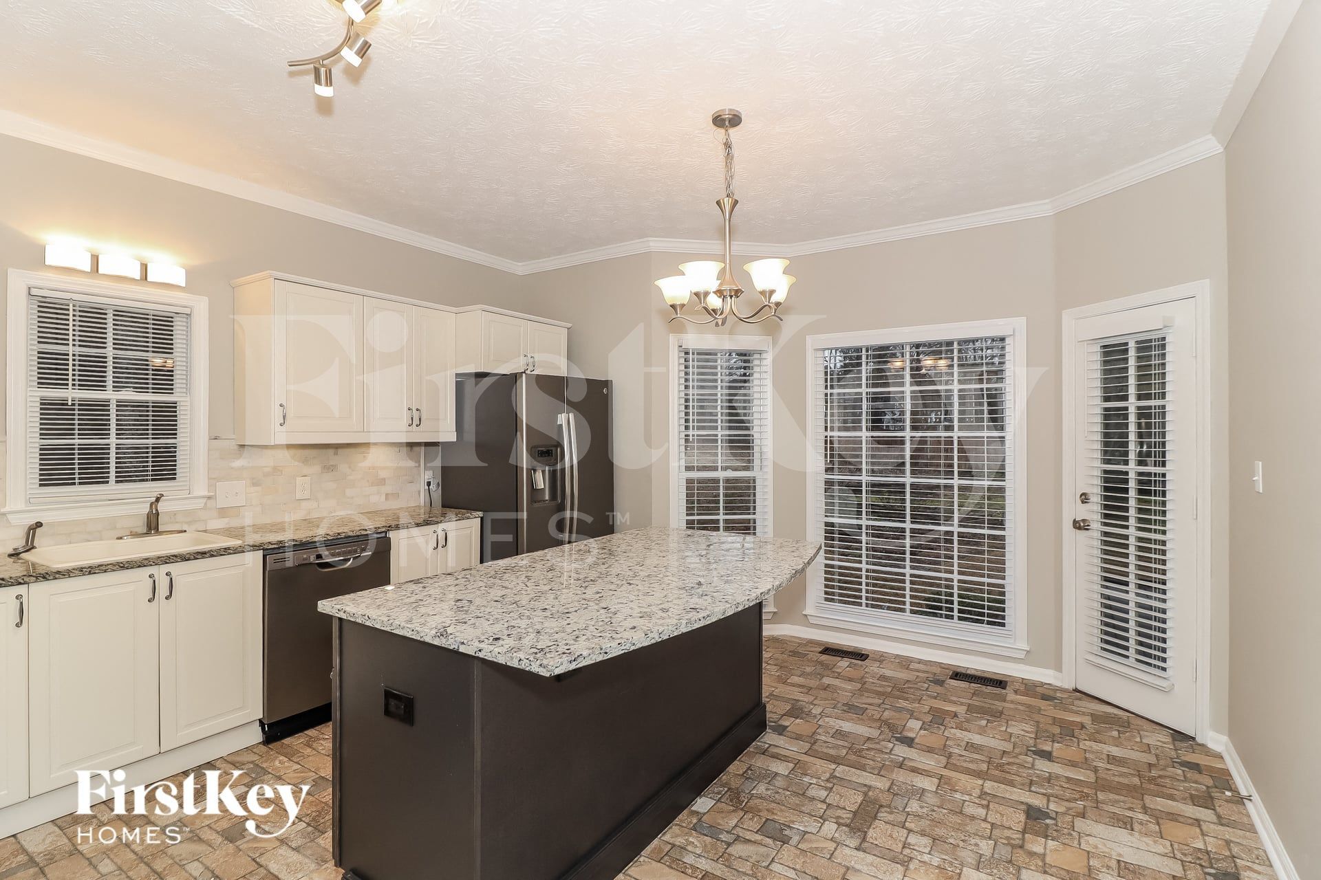 Building Photo - 2117 Gatwick Dr