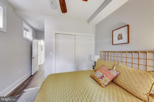 Building Photo - 819 D St NE