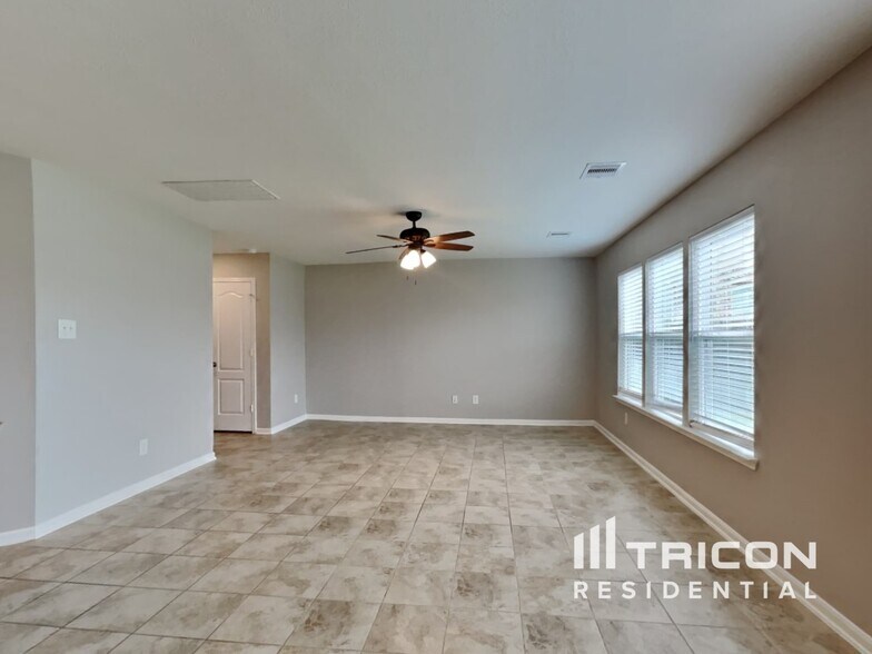 Building Photo - 5342 Castle Discordia St