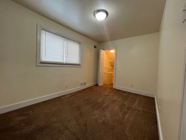Building Photo - 3 Bedroom Home for Rent