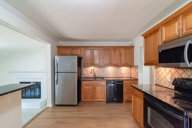 Building Photo - Well maintained ranch home in Charlotte!