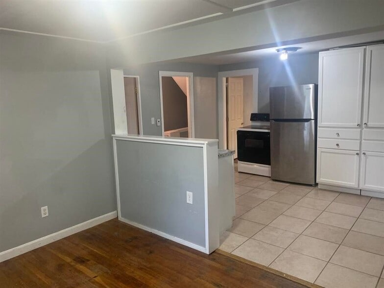 Building Photo - 12 Broad