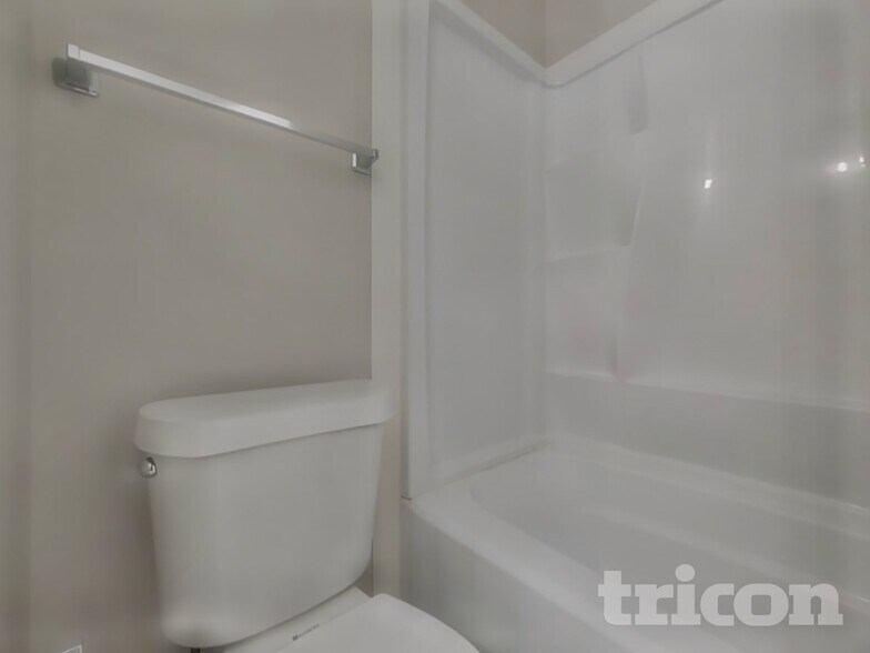 Building Photo - 2802 N Spring Dr