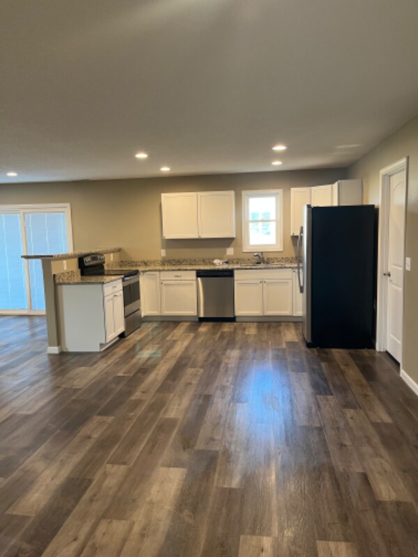 Building Photo - 118 W Cedar Ln