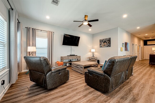 Building Photo - 108 Bay Oaks Dr