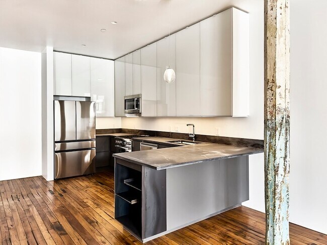 Building Photo - 520 State Rd