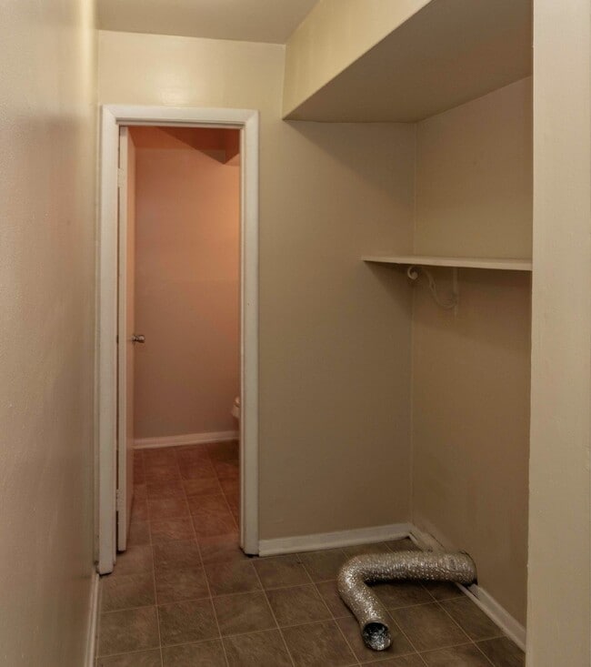 Building Photo - 3 BR TH in Olde Forge