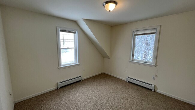 Building Photo - Conventional Style 3 BR Single Family Home...