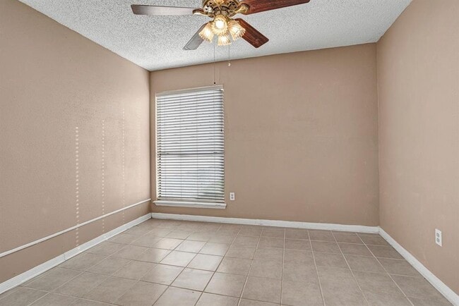 Building Photo - 104 Lakeview Terrace