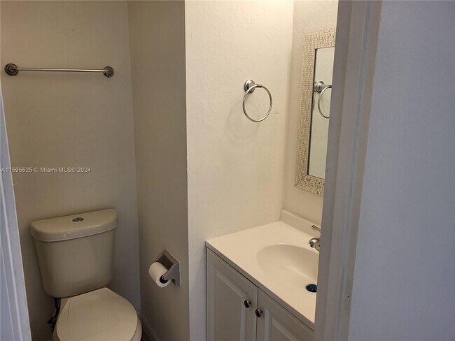 Building Photo - 208 Oakmont Pkwy
