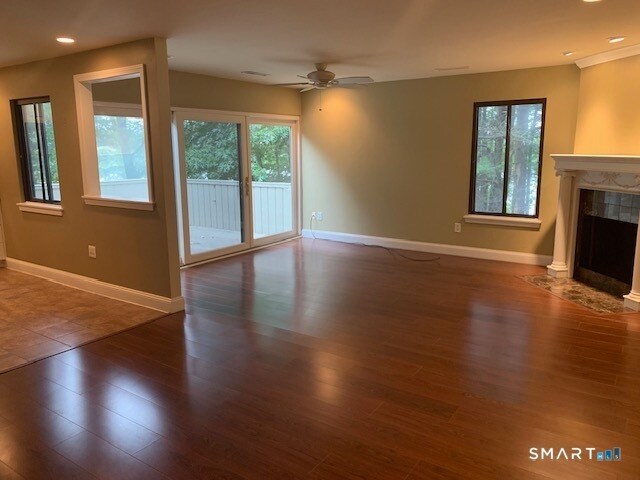 Building Photo - 16 Greenbriar Dr