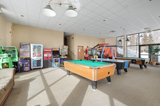 Building Photo - FREE MONTH RENT w/ 1 Year Lease - 3rd floo...