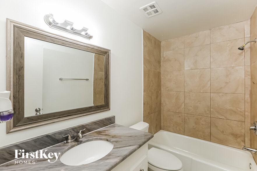 Building Photo - 3746 W Puget Ave