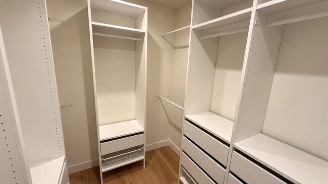 Building Photo - 4380 Huntington Dr S
