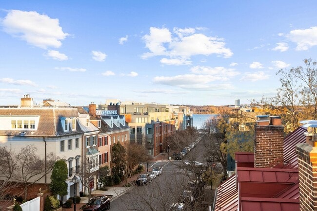 Building Photo - 400 S Lee St