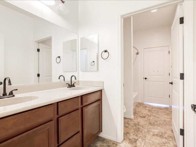 Building Photo - La Estancia 4 Bed 2.5 Bath Home