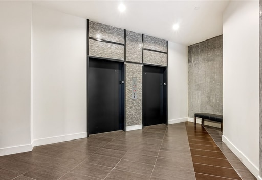 Building Photo - Stunning 1 bed condo in desirable Belltown and Lower Queen Anne! Available 3/7/26!