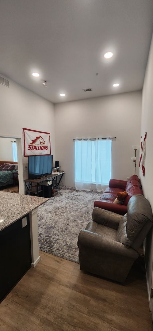 Building Photo - Cozy 2 Bed/1 Bath House, Park Like Setting, Pet Friendly, Fenced Yard