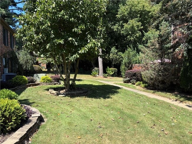 Building Photo - 3105 Colonial Way