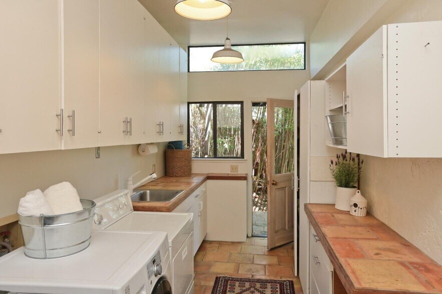 Building Photo - 3534 Oak Knoll Dr