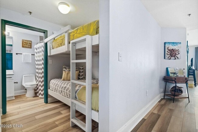 Building Photo - 9860 S Thomas Dr