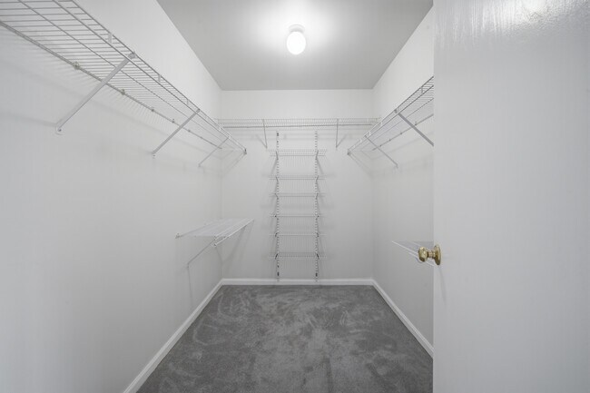 Building Photo - 611 Lakeridge Ct