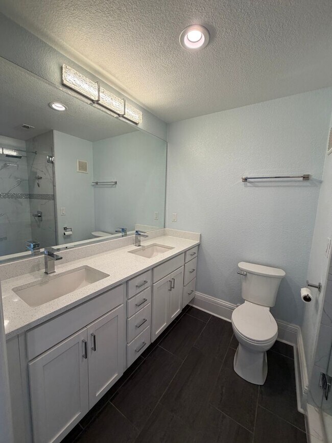 Building Photo - Modern Apartment Downtown Washington