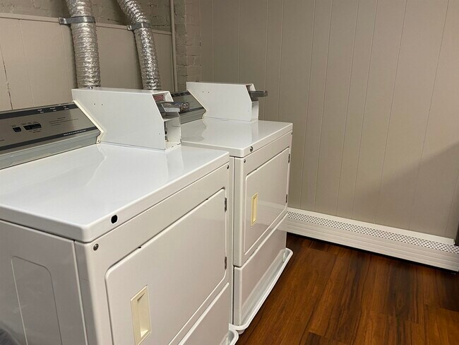 Building Photo - 124 Orange St