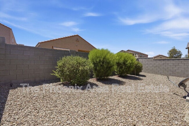 Building Photo - 40643 W Shaver Dr