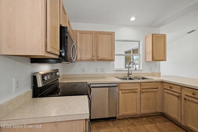 Building Photo - 1175 Altamira St NW