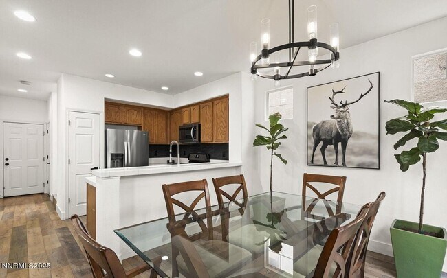 Building Photo - 3890 Dominus Dr