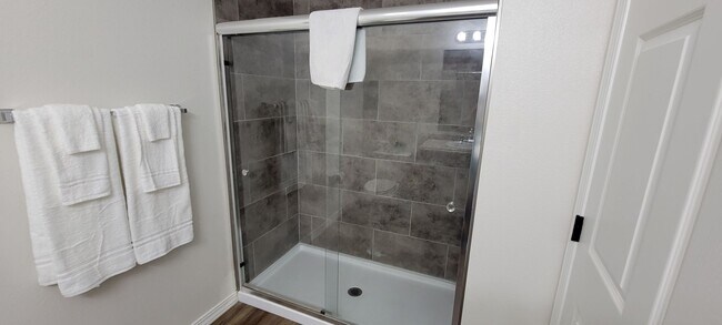 Building Photo - NEW LUXURY ONE BEDROOM APARTMENT FULLY FURNISHED