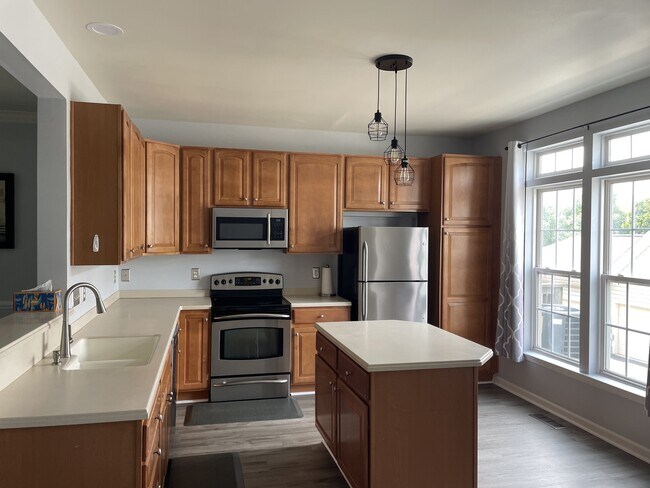 Building Photo - 2068 Lockwood Dr