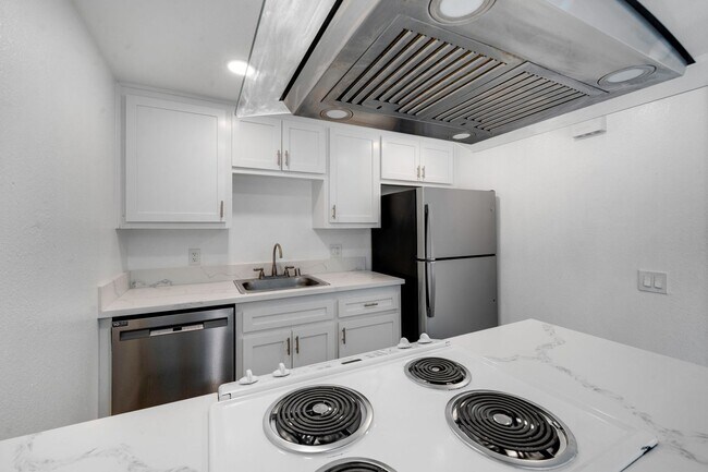 Building Photo - Updated Orangevale Duplex with Private Yard and Garage!