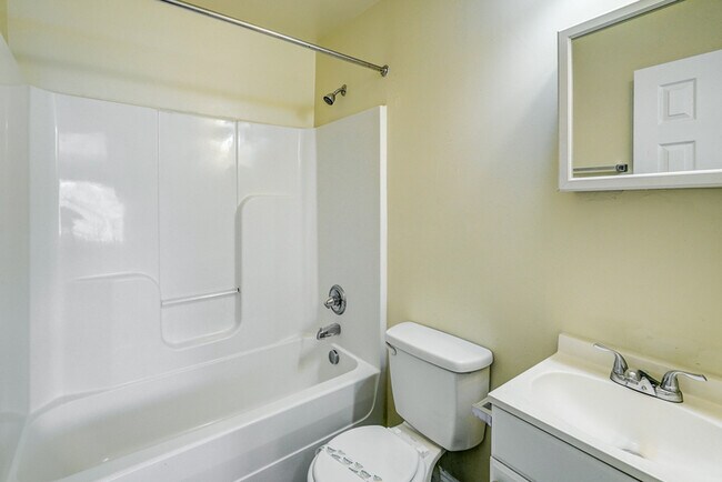 Building Photo - 2104 Phaup St