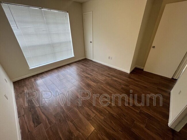 Building Photo - 5268 S Brightside View Dr